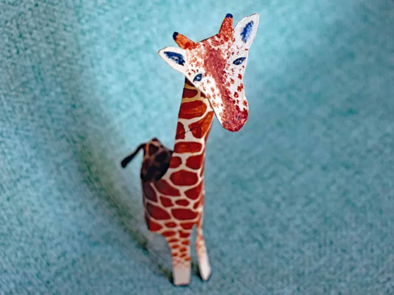 Giraffe roll craft